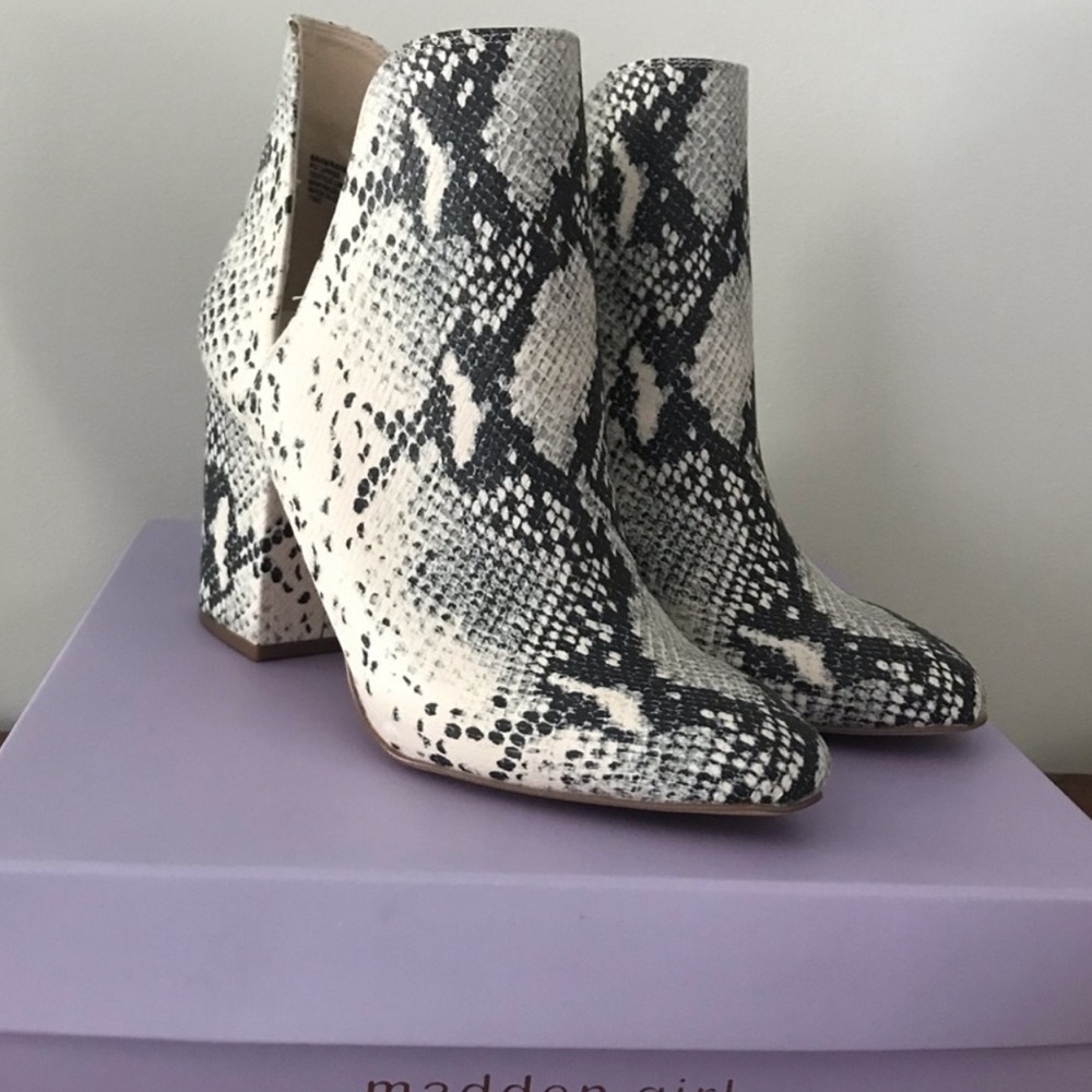 Madden Girl Snake Skin Heeled Boot Size 10